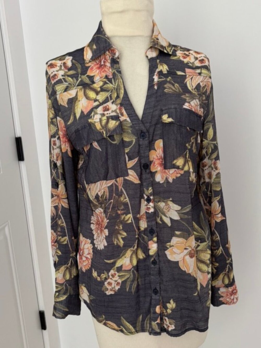 New York & Company Jeans SOHO grey floral utility blouse